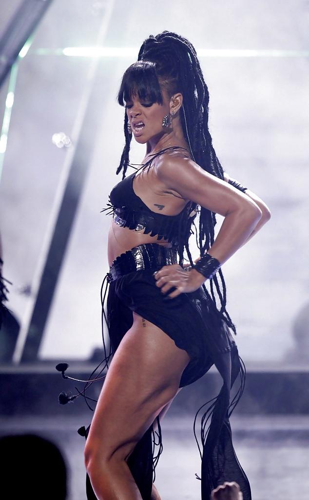 25P Rihanna - Performing at American Idol Grand Finale Show 2012