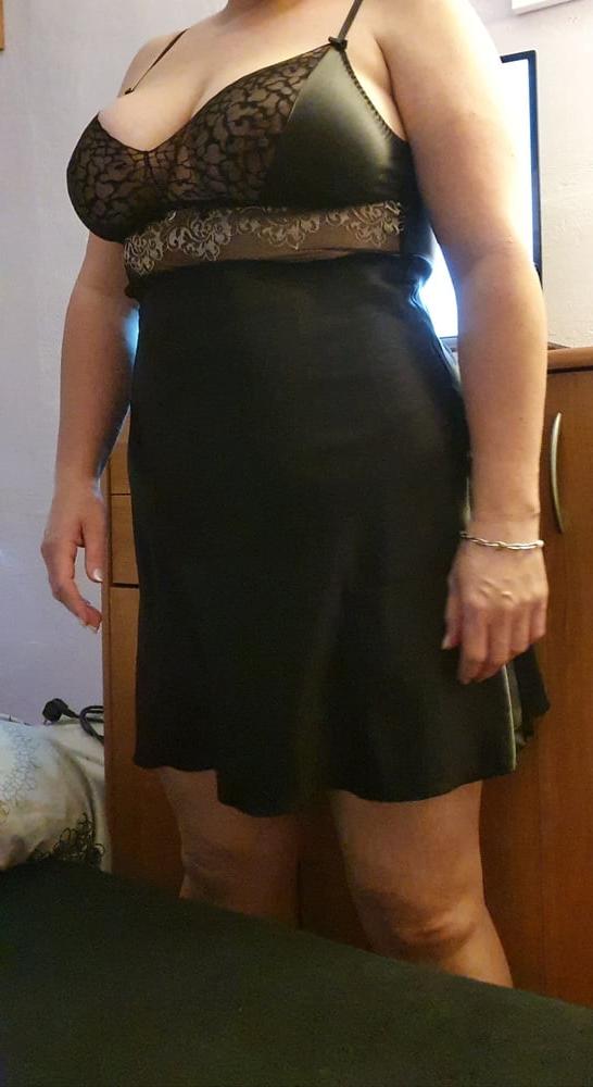 8P Busty wife