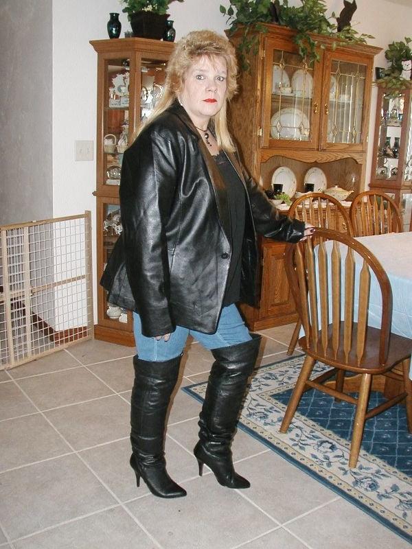 25P Milfs &amp; Gilfs wearing boots no.77