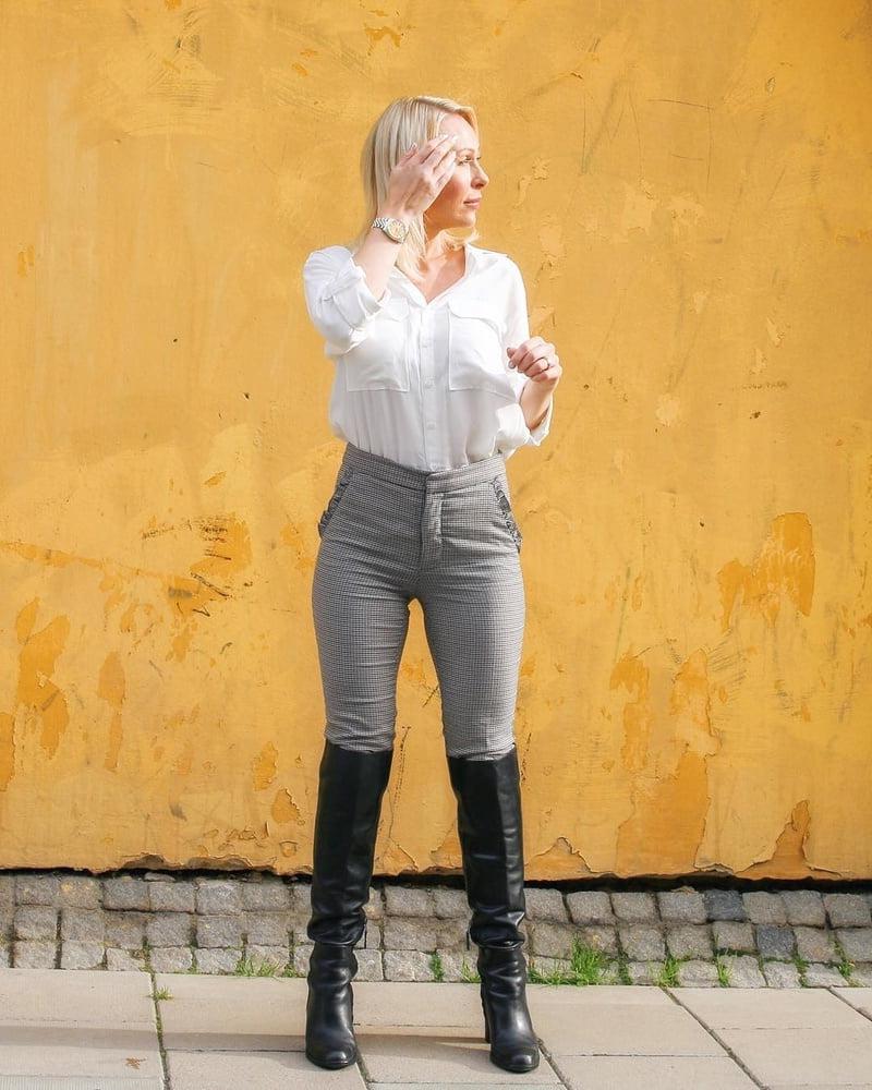 25P Milfs &amp; Gilfs wearing boots no.77