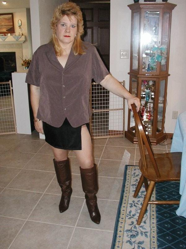 25P Milfs &amp; Gilfs wearing boots no.77