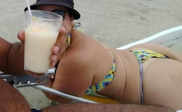 25P SDRUWS2 -  SHY MATURE BRAZILIAN CHUNKY WIFE POSING NAKED
