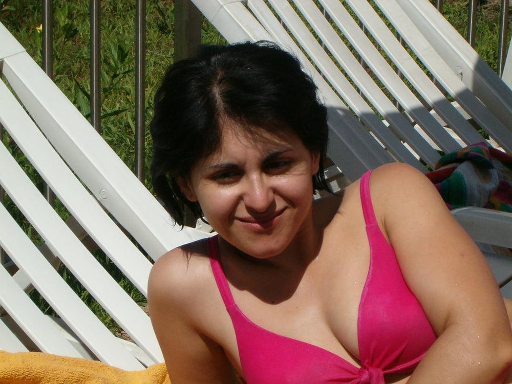 25P 2. Italian wife exposed