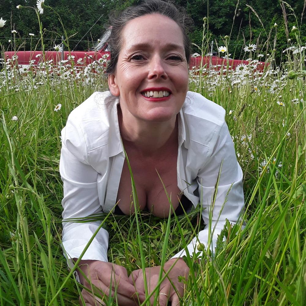 25P Mrs levi's and wonderbra photoshoot