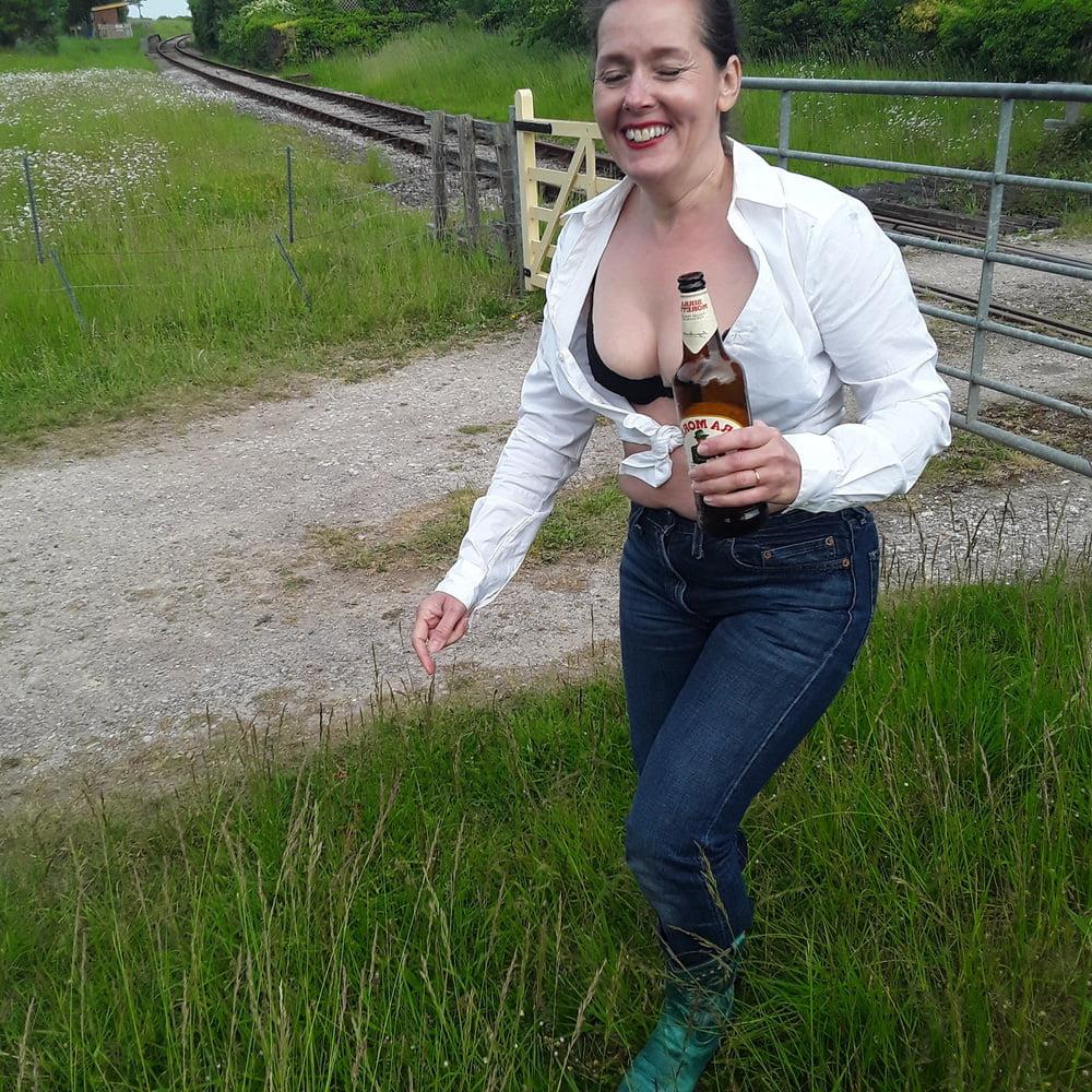 25P Mrs levi's and wonderbra photoshoot