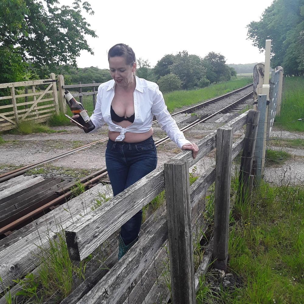 25P Mrs levi's and wonderbra photoshoot