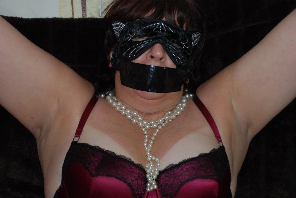 25P 2. English wife exposed