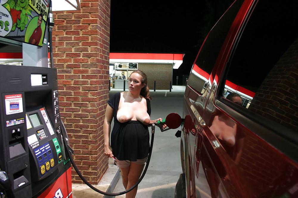 25P Preggo MILF Flashing Tits Everywhere