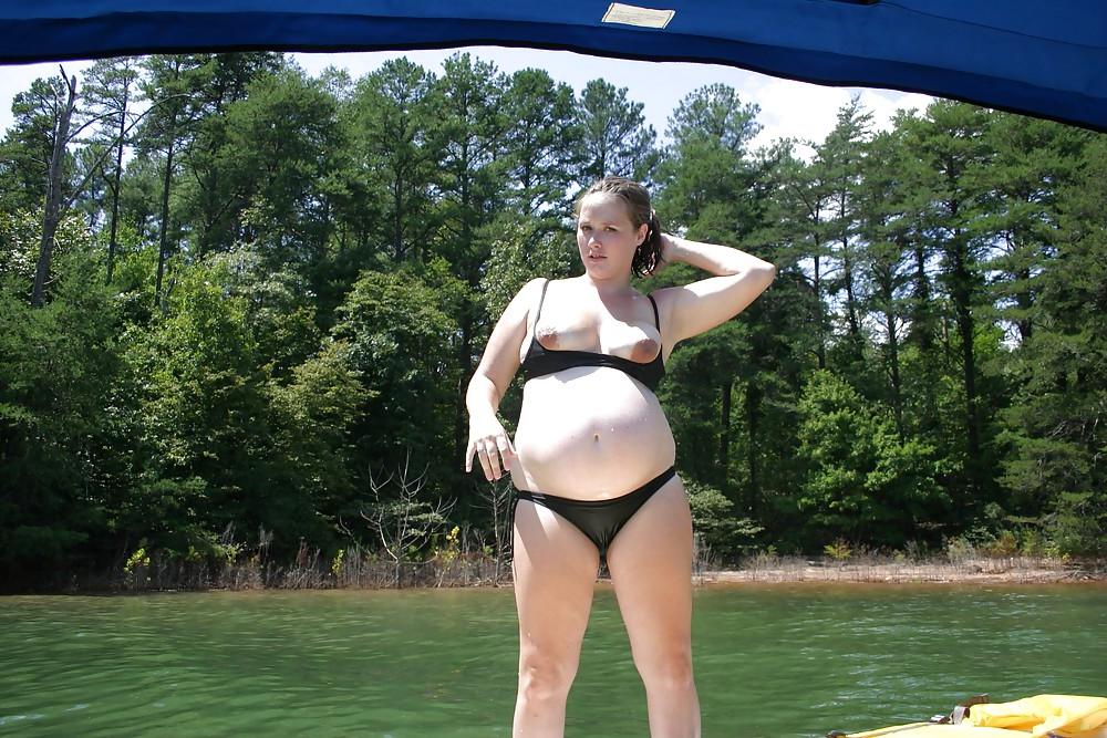 25P Preggo MILF Flashing Tits Everywhere