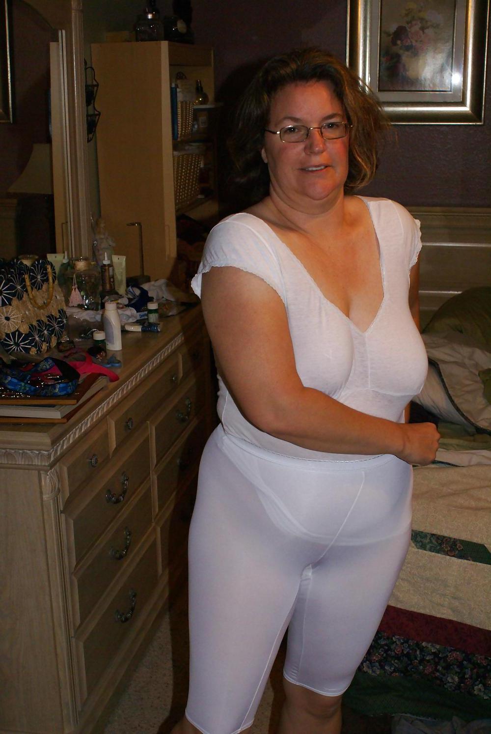 25P WIVES AND MILFS V
