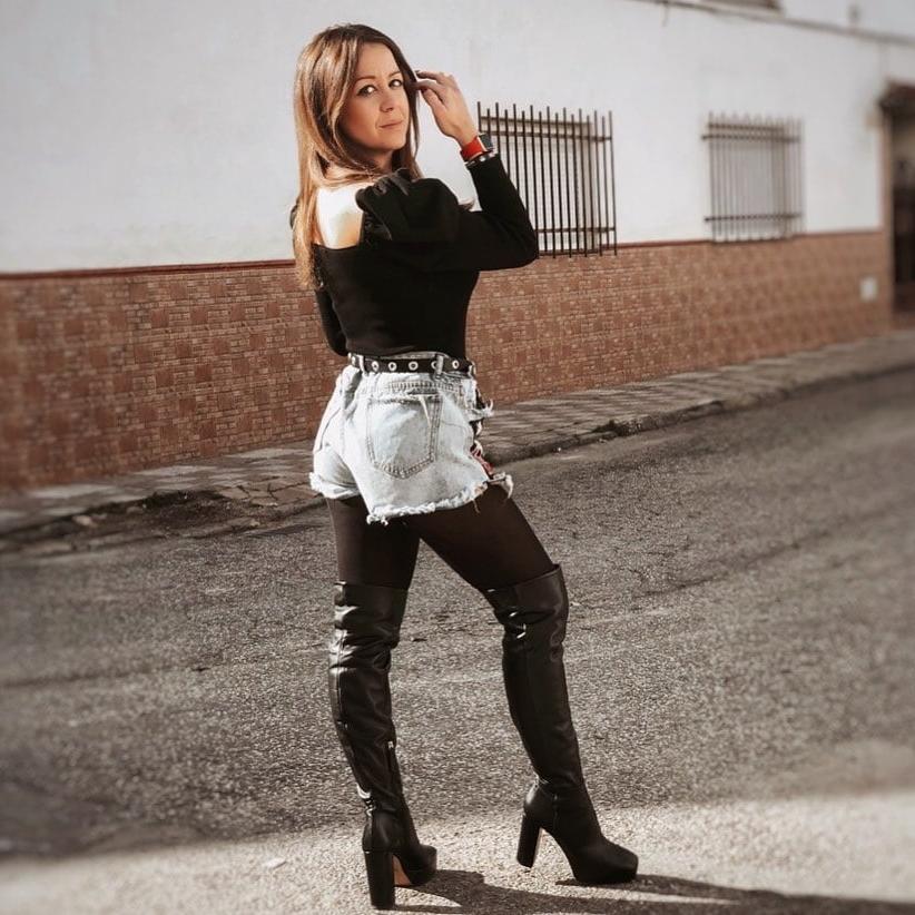 25P Milfs &amp; Gilfs wearing boots no.68
