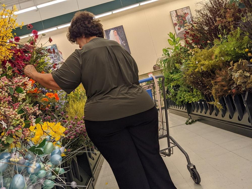 25P Granny Mexican with big wide ass pt 2