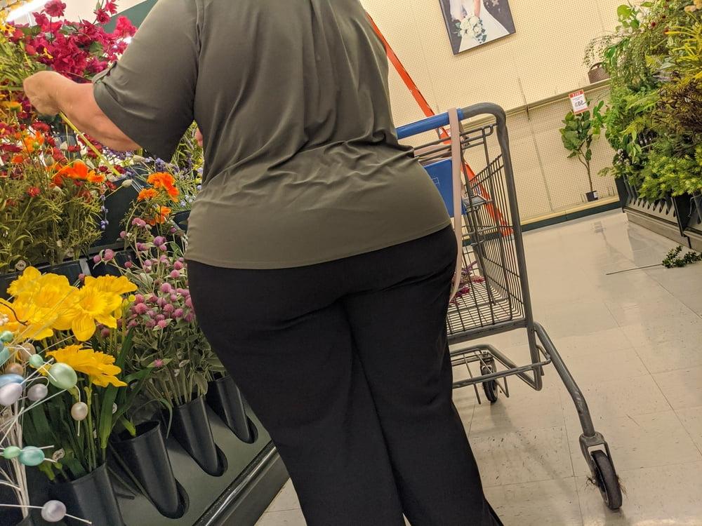 25P Granny Mexican with big wide ass pt 2