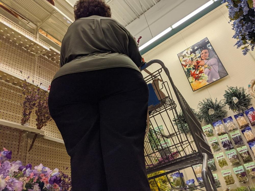 25P Granny Mexican with big wide ass pt 2