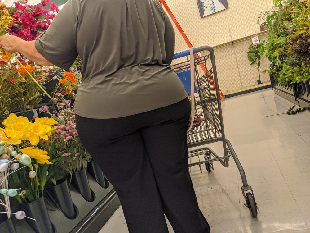 25P Granny Mexican with big wide ass pt 2