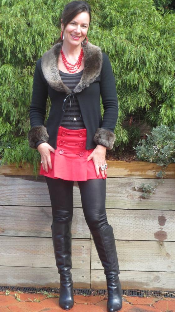 25P Milfs &amp; Gilfs wearing boots no.69