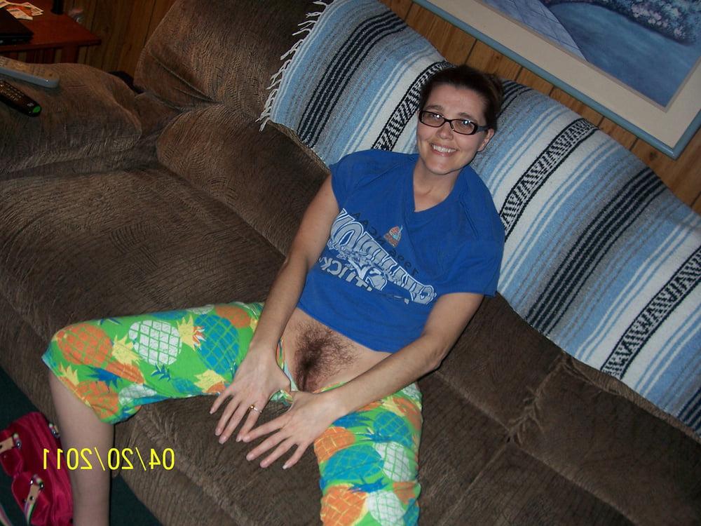 25P 1. Kentucky wife poses for hubby