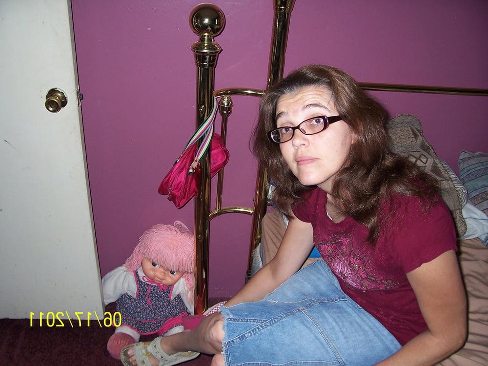 25P 1. Kentucky wife poses for hubby