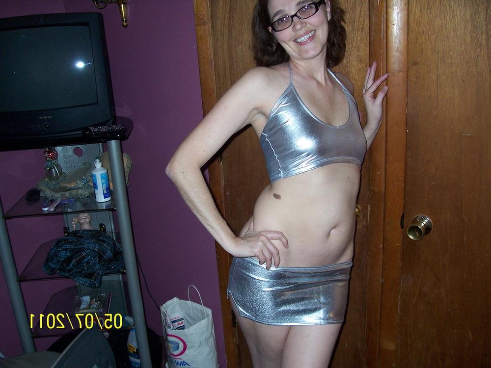 25P 1. Kentucky wife poses for hubby