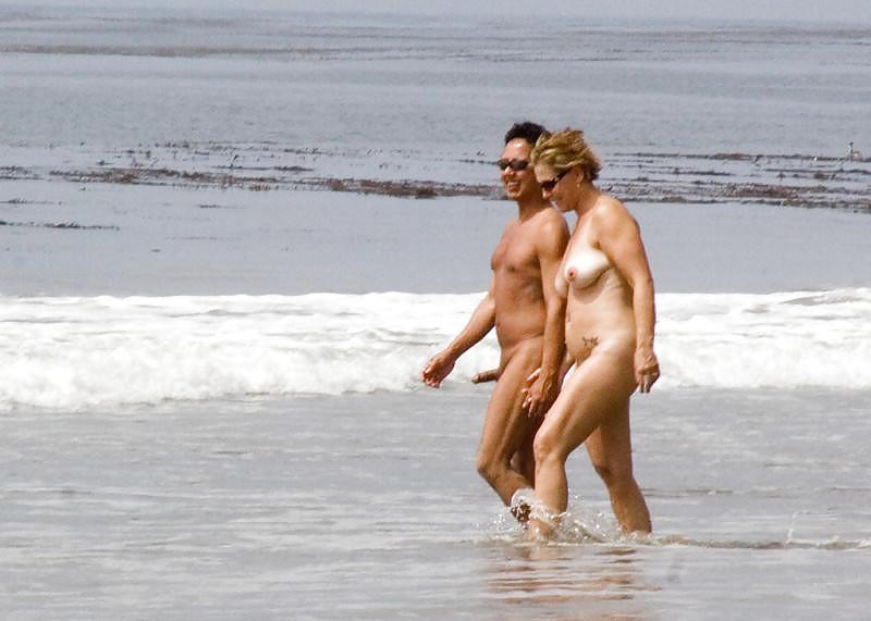 20P Naked couple 48.