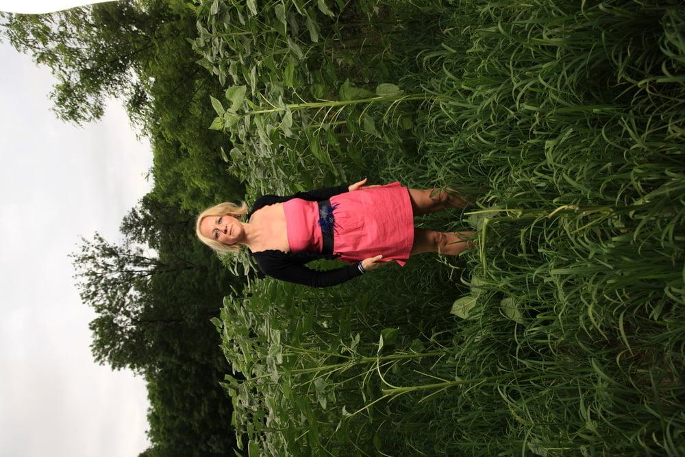 25P Blond wife