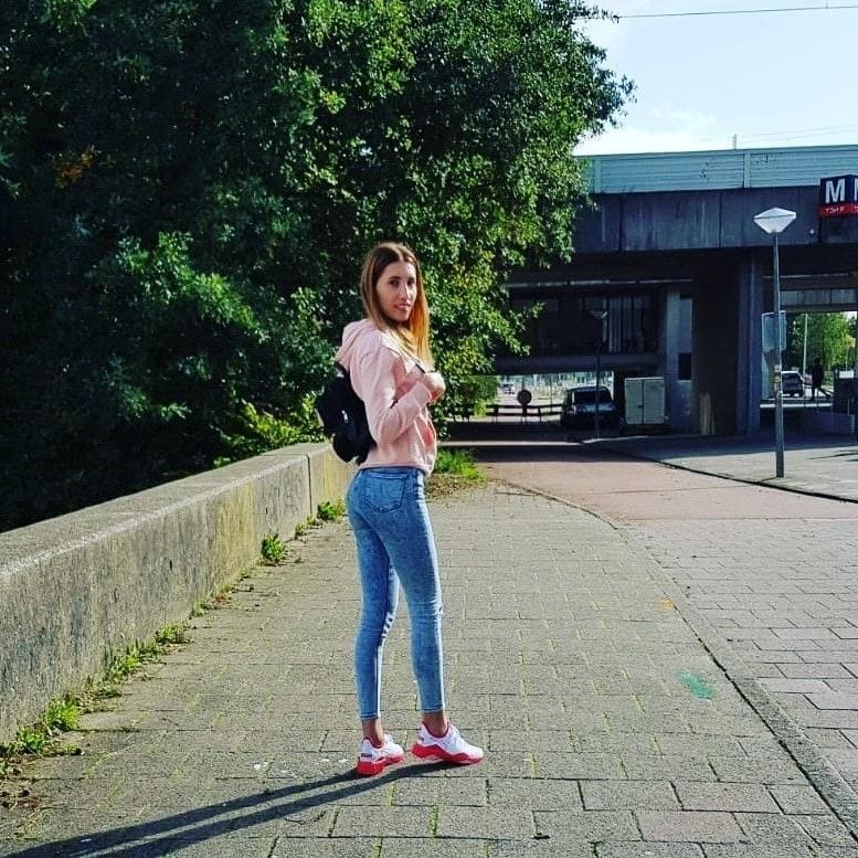 25P Facebook slut