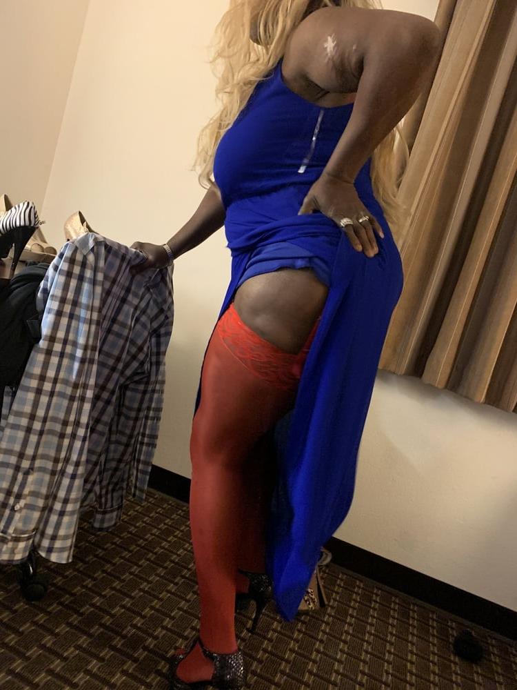 6P Ebony milf