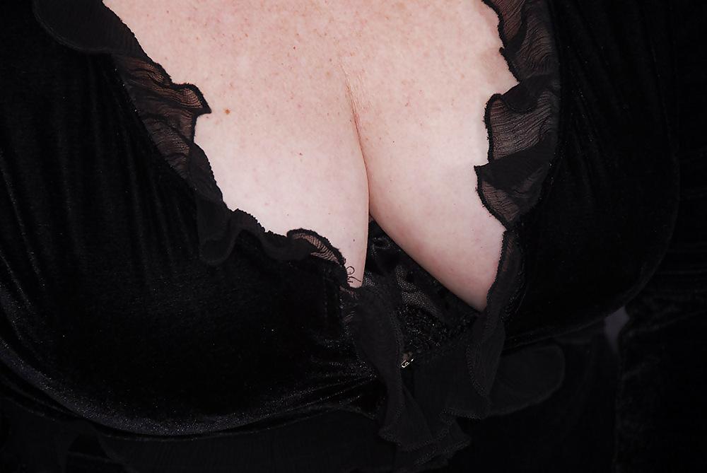 25P Mature Granny Fanny stockings garter heels tease