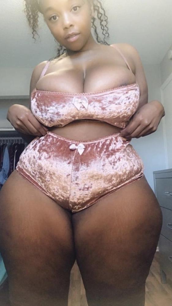 25P Big Tit Amateur #13 (Ebony)
