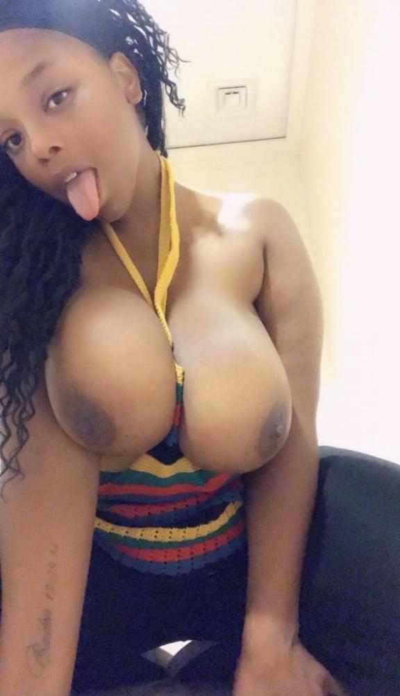 25P Big Tit Amateur #13 (Ebony)