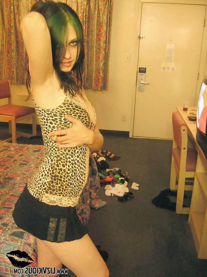 25P Smoking Sluts 6
