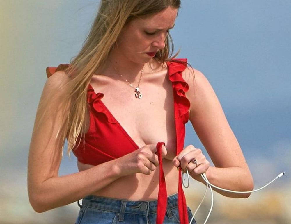 9P Diana Vickers beach topless in Spain june 2019