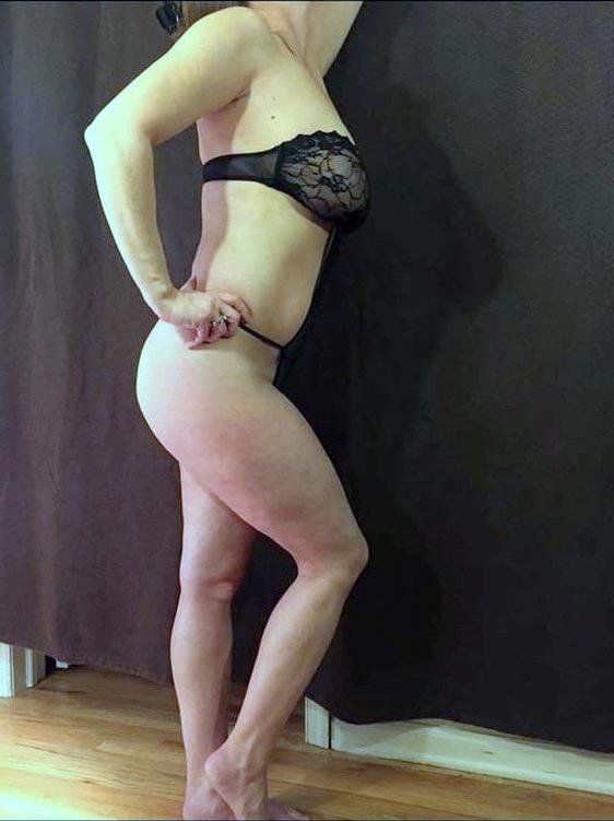 25P Sexy Wife Posing 17