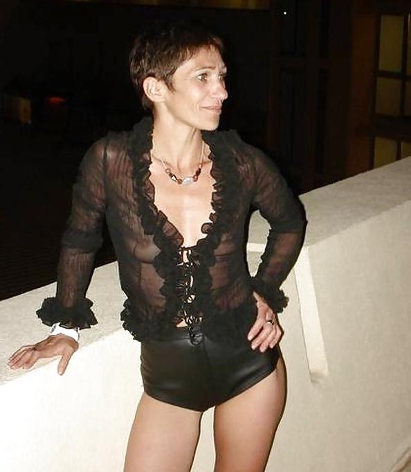 25P Naughty French Milf