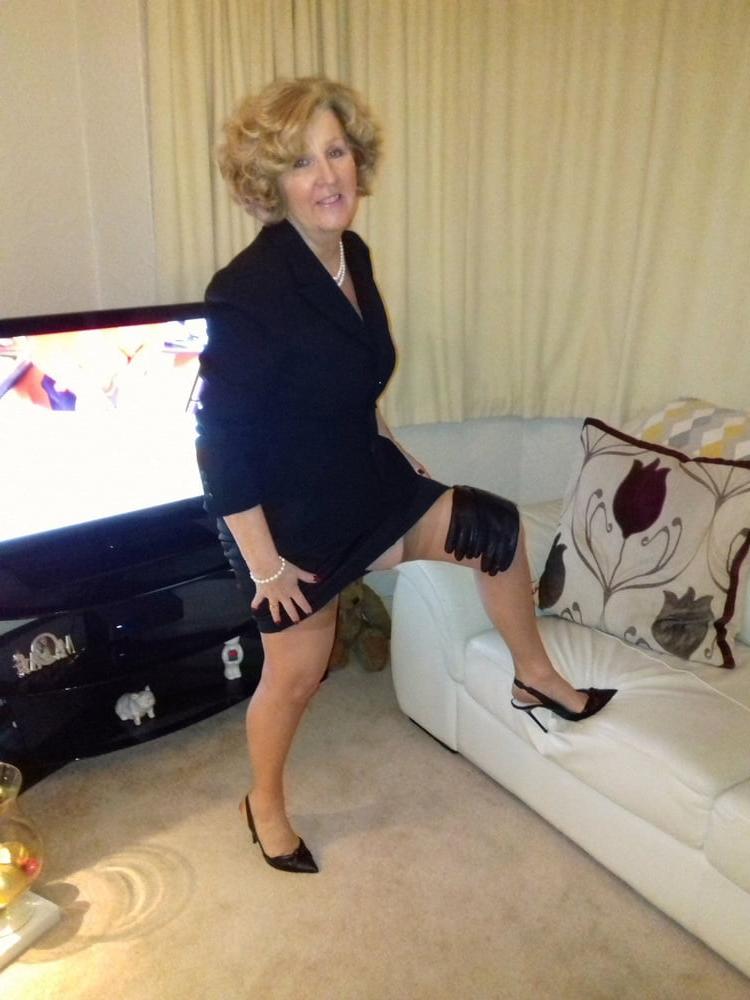 25P 26.UK mature wife exposed by hubby