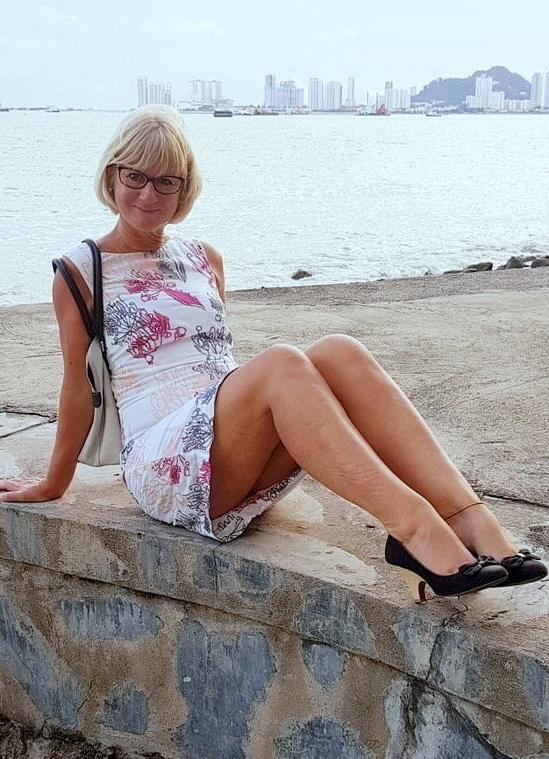 25P Hot Wife 13