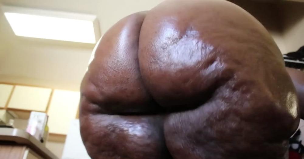 25P BBW Sinnabunz's Sloppy Black Ass Pt.1