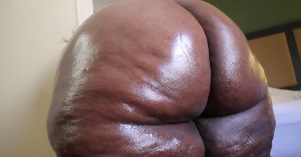 25P BBW Sinnabunz's Sloppy Black Ass Pt.1