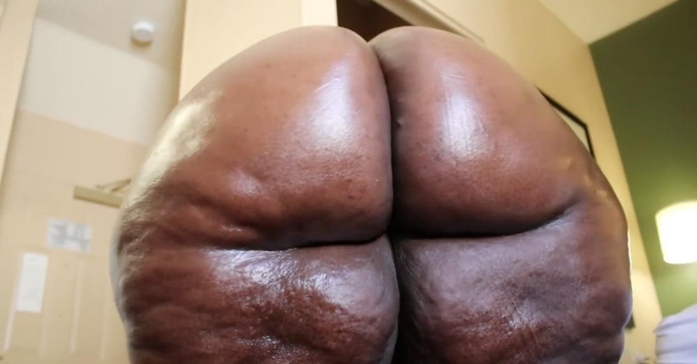 25P BBW Sinnabunz's Sloppy Black Ass Pt.1