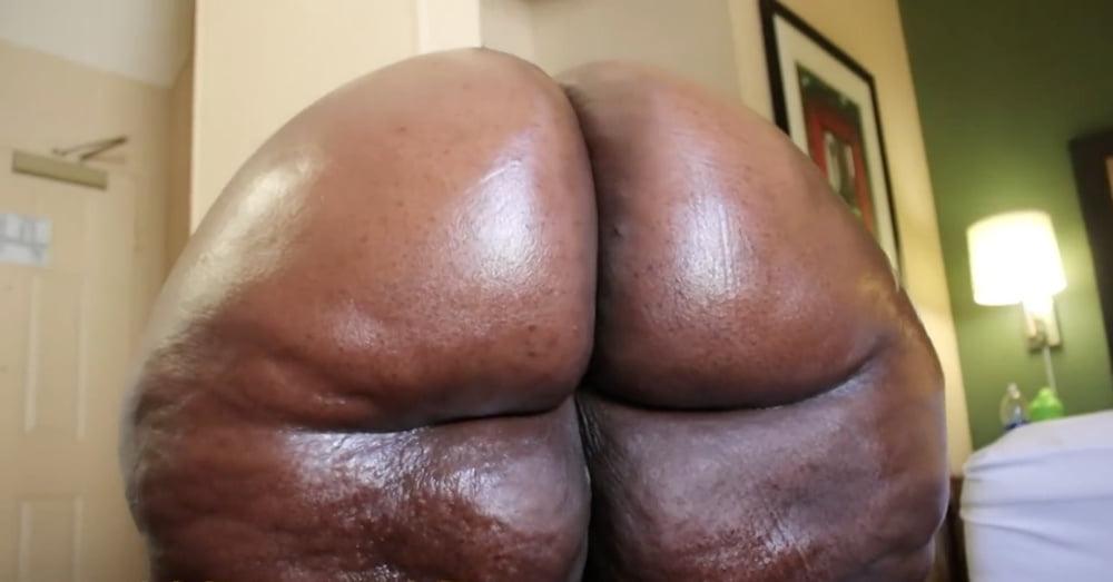 25P BBW Sinnabunz's Sloppy Black Ass Pt.1