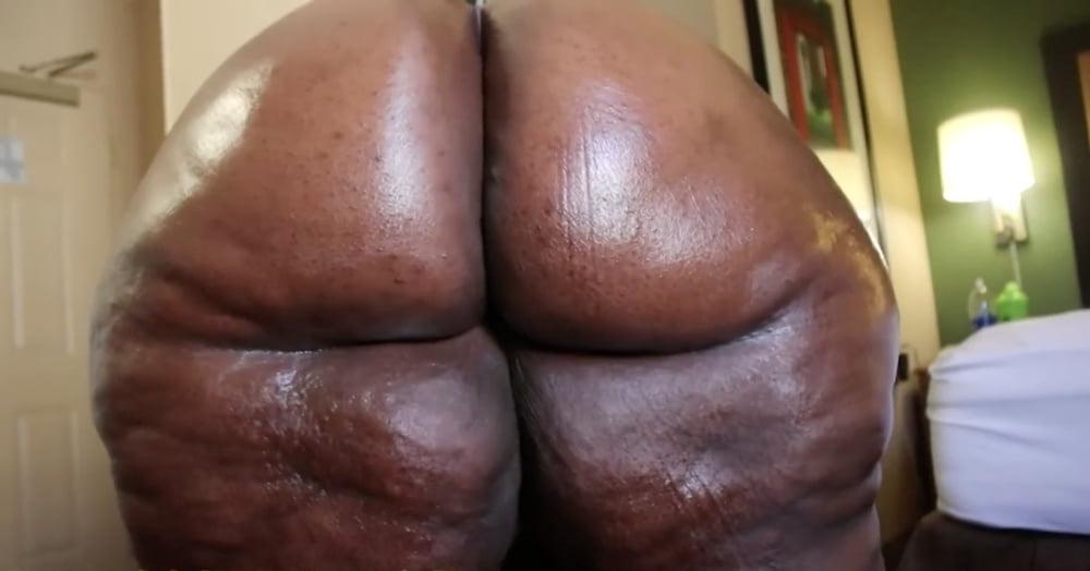 25P BBW Sinnabunz's Sloppy Black Ass Pt.1