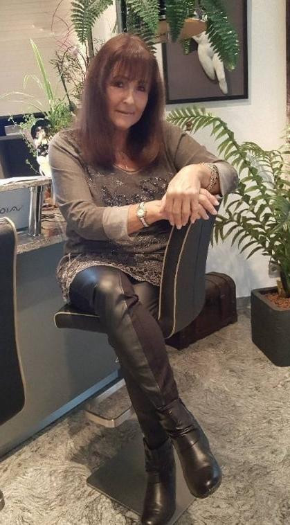 25P Milfs &amp; Gilfs wearing boots no.60