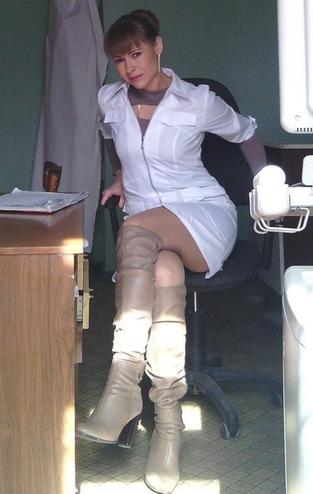 25P Milfs &amp; Gilfs wearing boots no.60