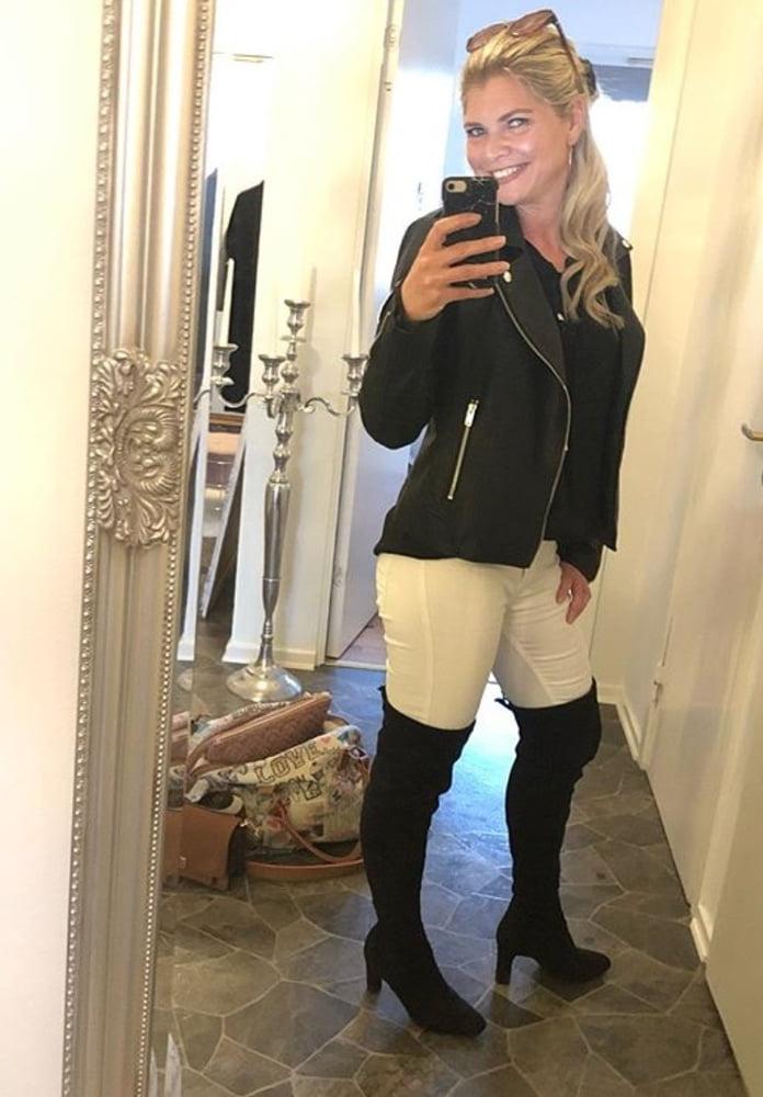 25P Milfs &amp; Gilfs wearing boots no.65