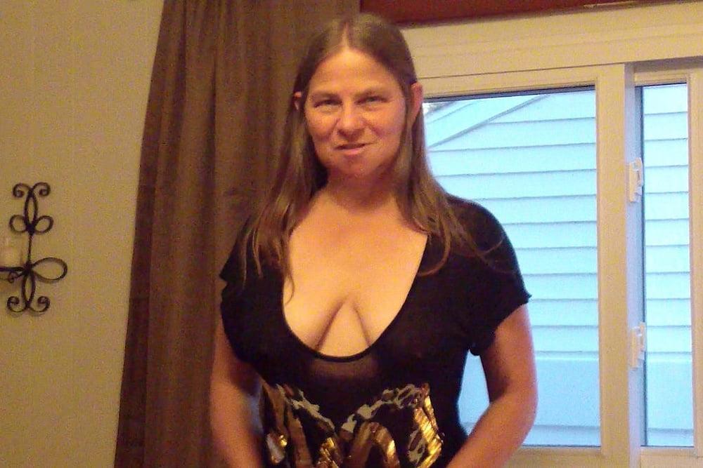 25P 26. Indiana Hubby exposes wife in public