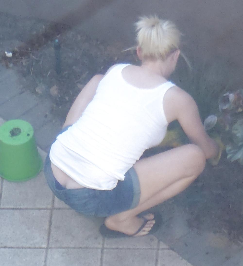 6P Mum in the Garden