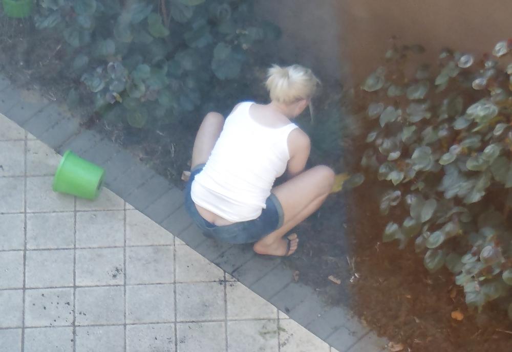 6P Mum in the Garden