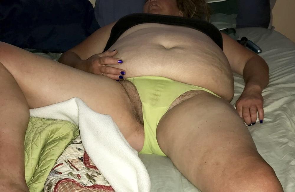 16P 722 - amateur chubby hot wife with nice worn panties