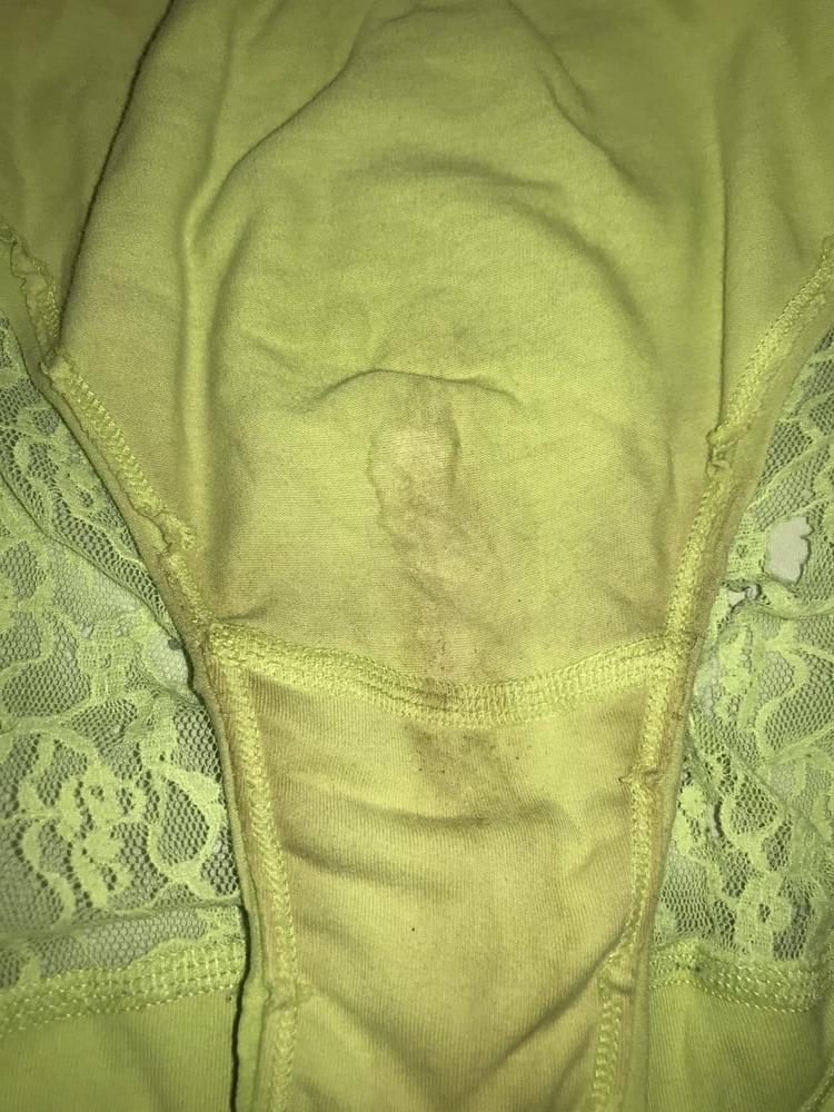 16P 722 - amateur chubby hot wife with nice worn panties