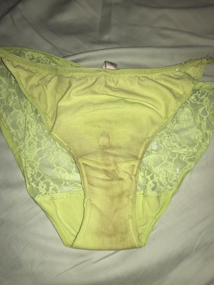 16P 722 - amateur chubby hot wife with nice worn panties